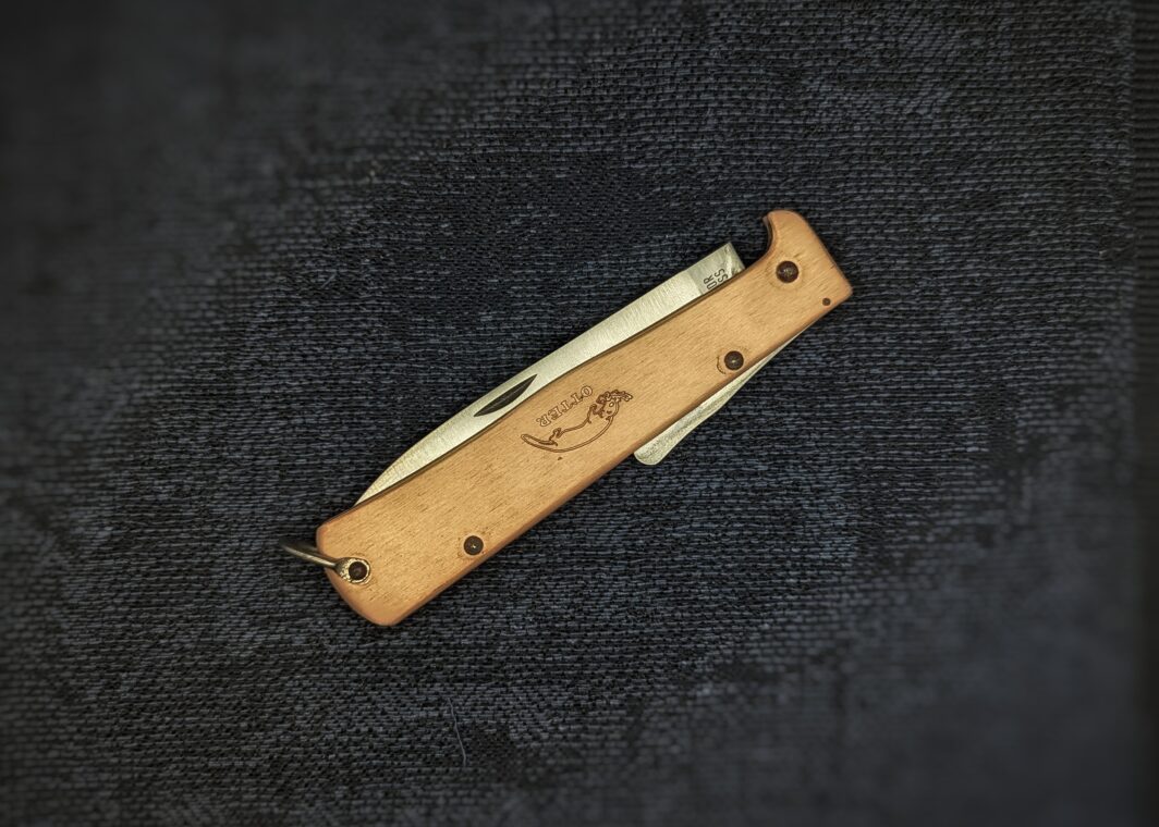 Couteau Otter cuivre de la marque Mercator fermé système pompe avant Couteau industriel de marque allemande. Coutellerie Châteauneuf-du-Pape, Coutellerie du Pape, Vaucluse
