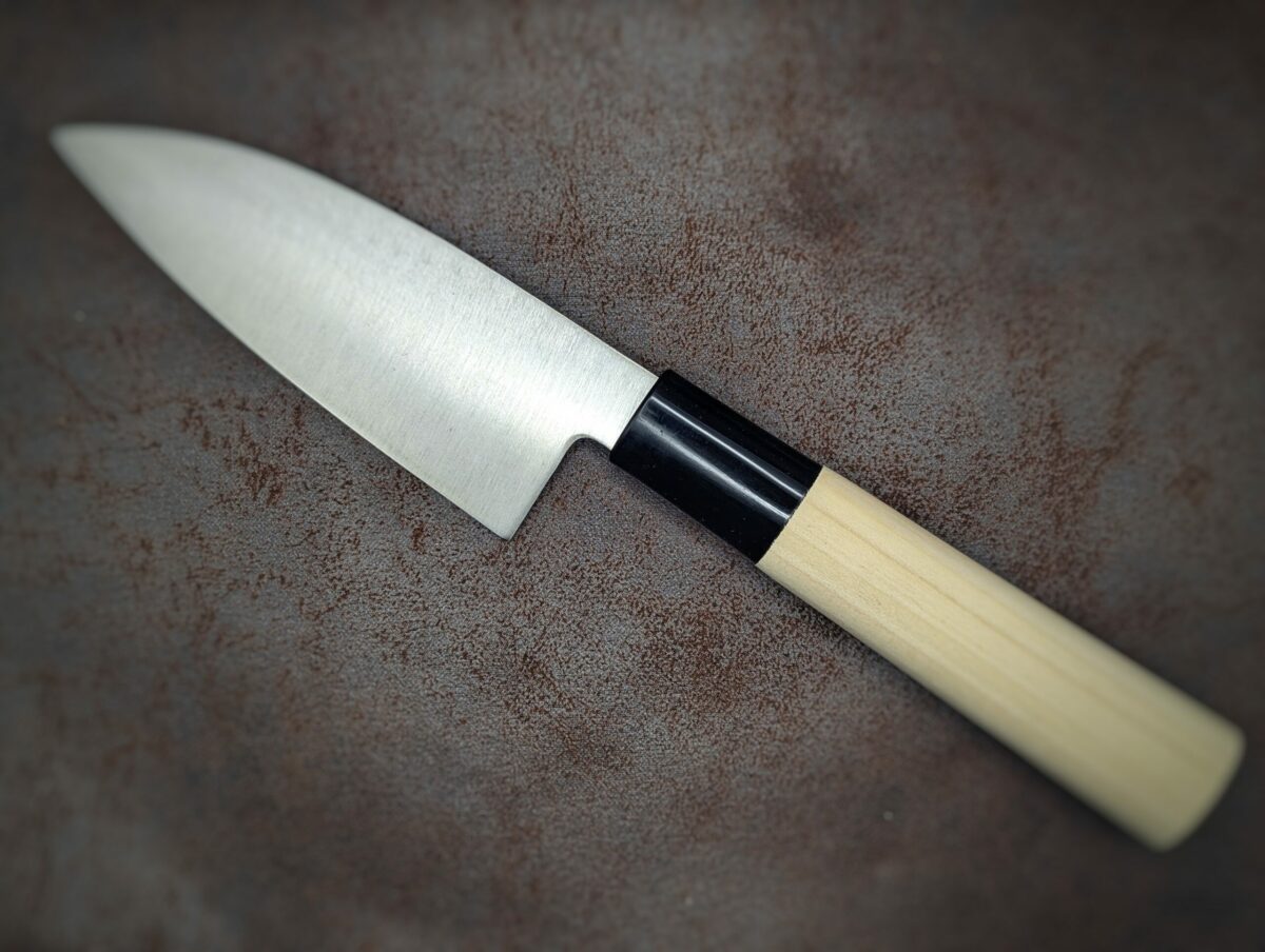 Couteau cuisine Kodeba de la marque Sekiriyu. côté gauche. Couteau industriel de marque japonaise Coutellerie Châteauneuf-du-Pape, Coutellerie du Pape, Vaucluse