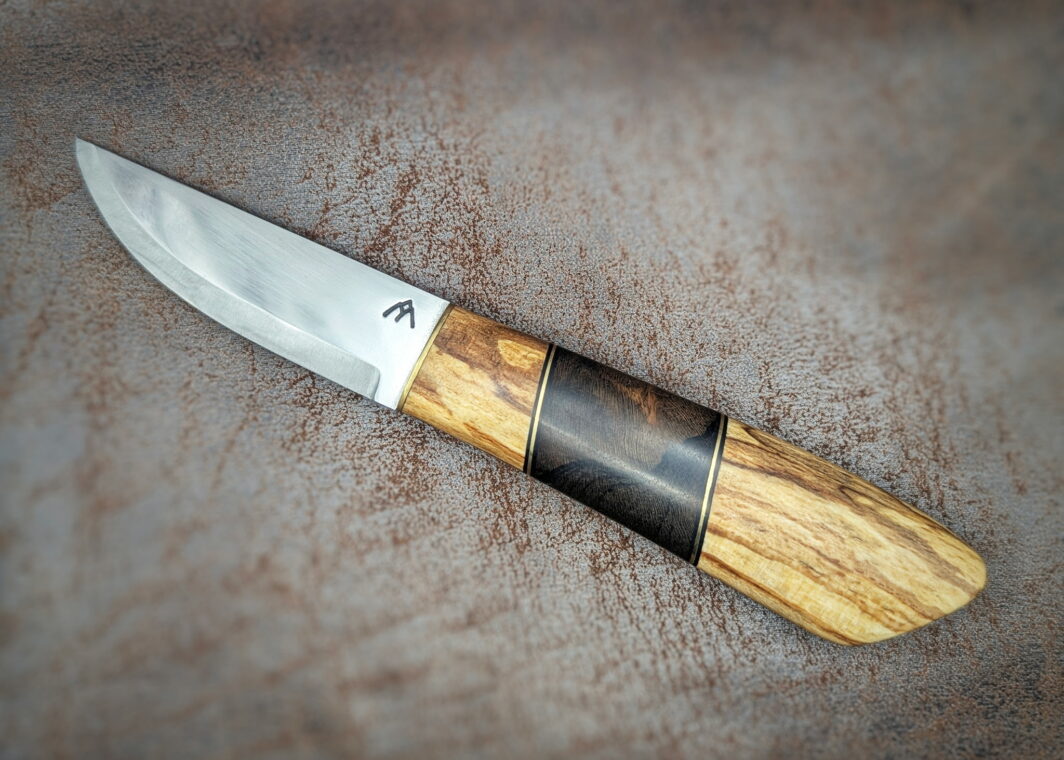 Couteau fixe Hêtre et Ziricote par Tête d'Enclume. Manche hêtre échauffé et ziricote. Côté gauche