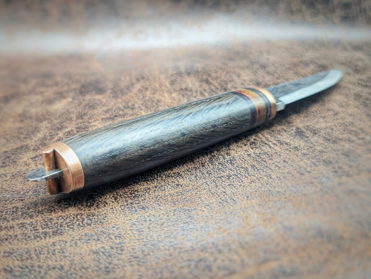 Couteau fixe Clavette Cuivre par Tête d'Enclume. Manche morta, cuivre et cuir.