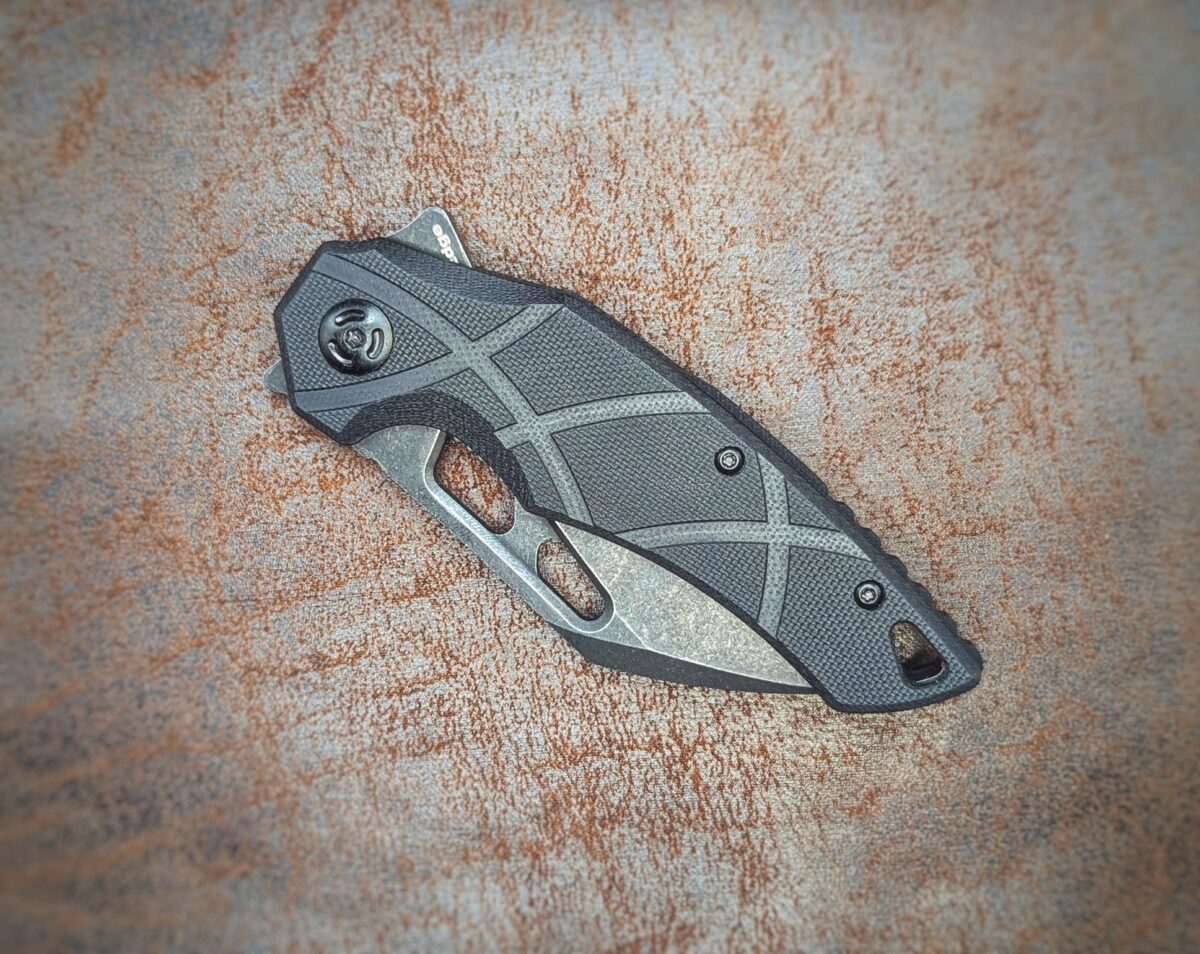 Couteau pliant Atrax de FoxEdge. Manche en G10 Noir. Position fermée, Côté gauche