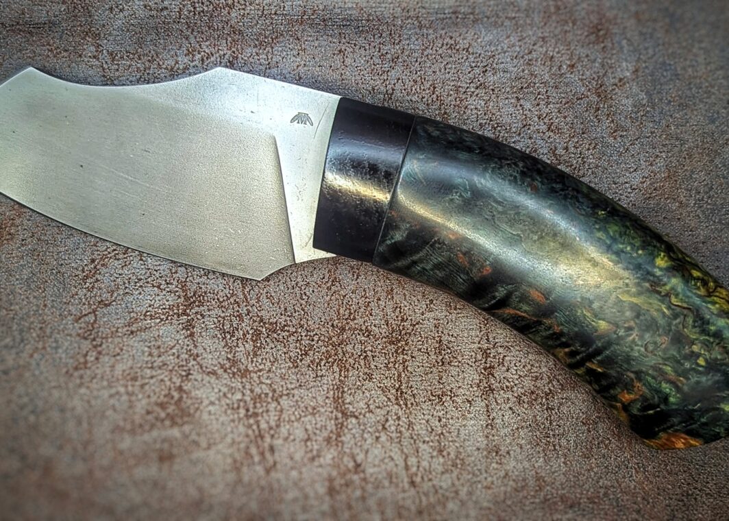 Couteau fixe artisanal Utilitaire par Lou Marius. Vue côté gauche